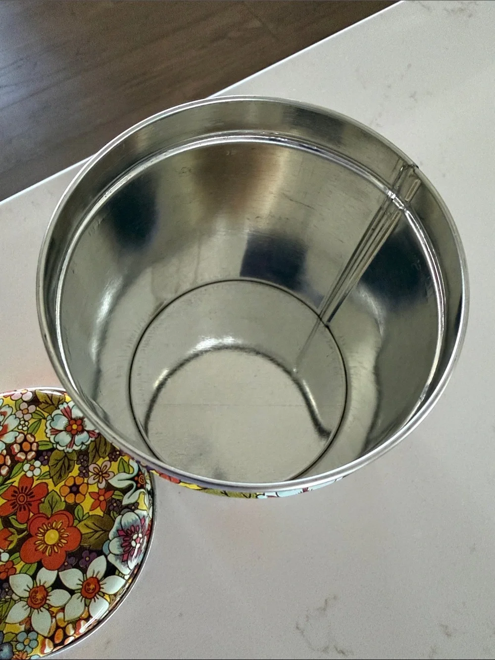 Vintage 1970 Floral Decorative Tin Canister - Multicolor Bloom - Picture 3 of 3